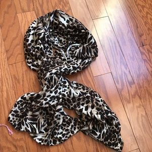 3/20 heavy shawl/ scarf animal print!